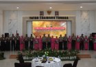 Polres Pamekasan Gelar Wisuda Purna Bakti Tahun 2025, "Kapolres Berikan Cendramata”